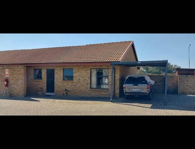 2 BEDROOM TOWNHOUSE FOR SALE IN RIVERSDALE